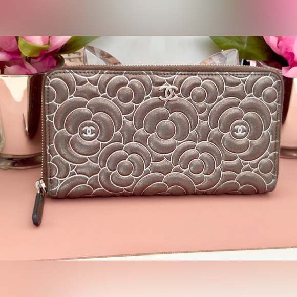 RARE Chanel Camellia Flower Long Zippy Wallet Metallic Silver - Picture 2 of 15